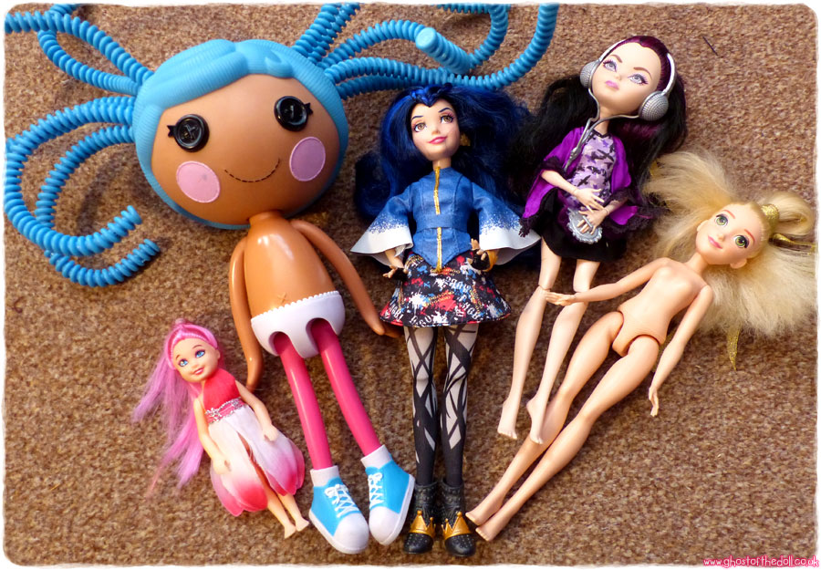 EVER AFTER HIGH VS DESCENDANTS DOLLS ! With their Disney character