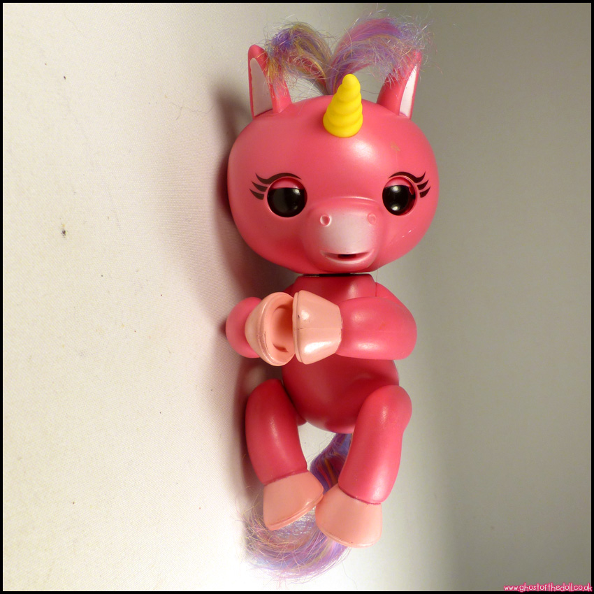 FINGERLINGS Baby Unicorn SKYE Pink Interative Figure (WowWee)
