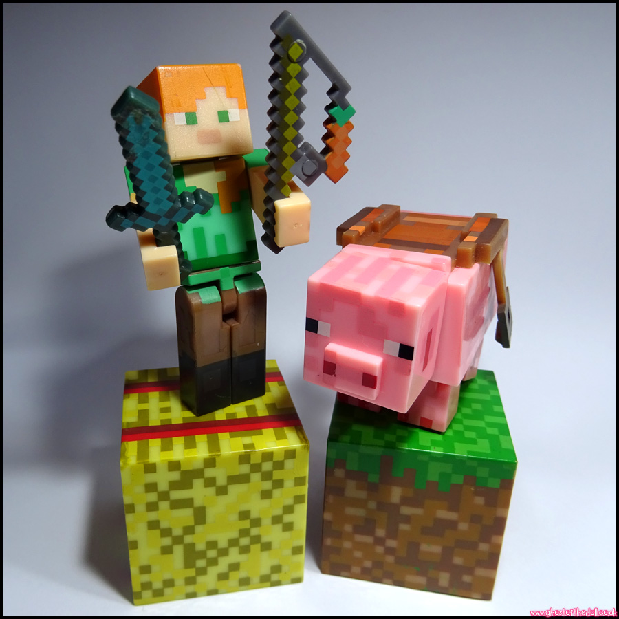 MINECRAFT Overworld ALEX Figure PIG Weapon SADDLE Carrot BUNDLE Mojang Jazwares