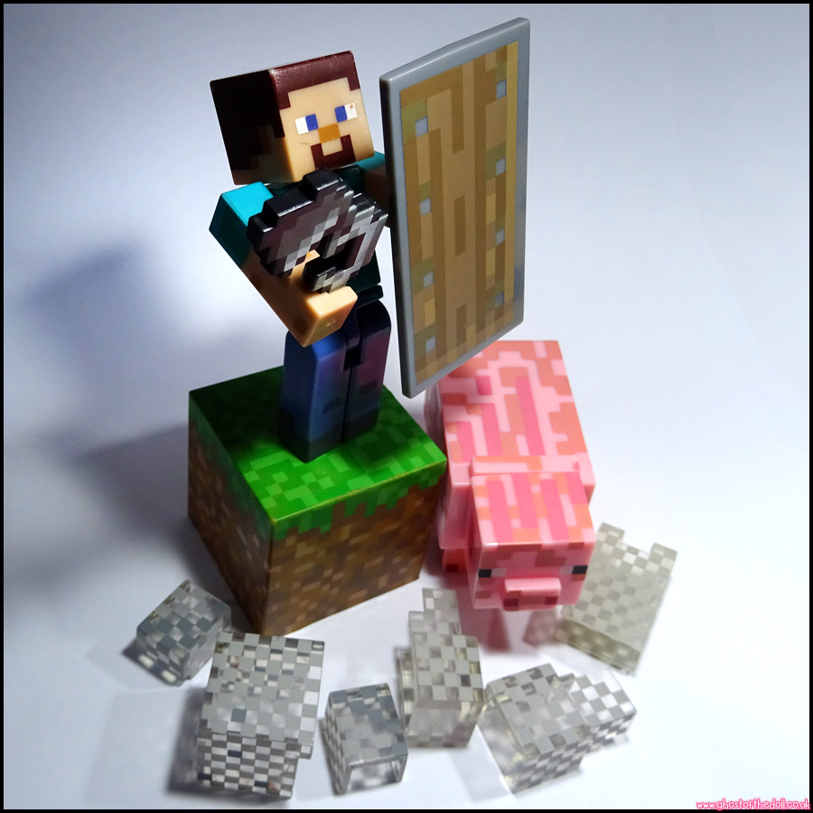 MINECRAFT Series 4 STEVE WITH CHAIN ARMOUR Figure PIG Bundle (Mojang/Jazwares)