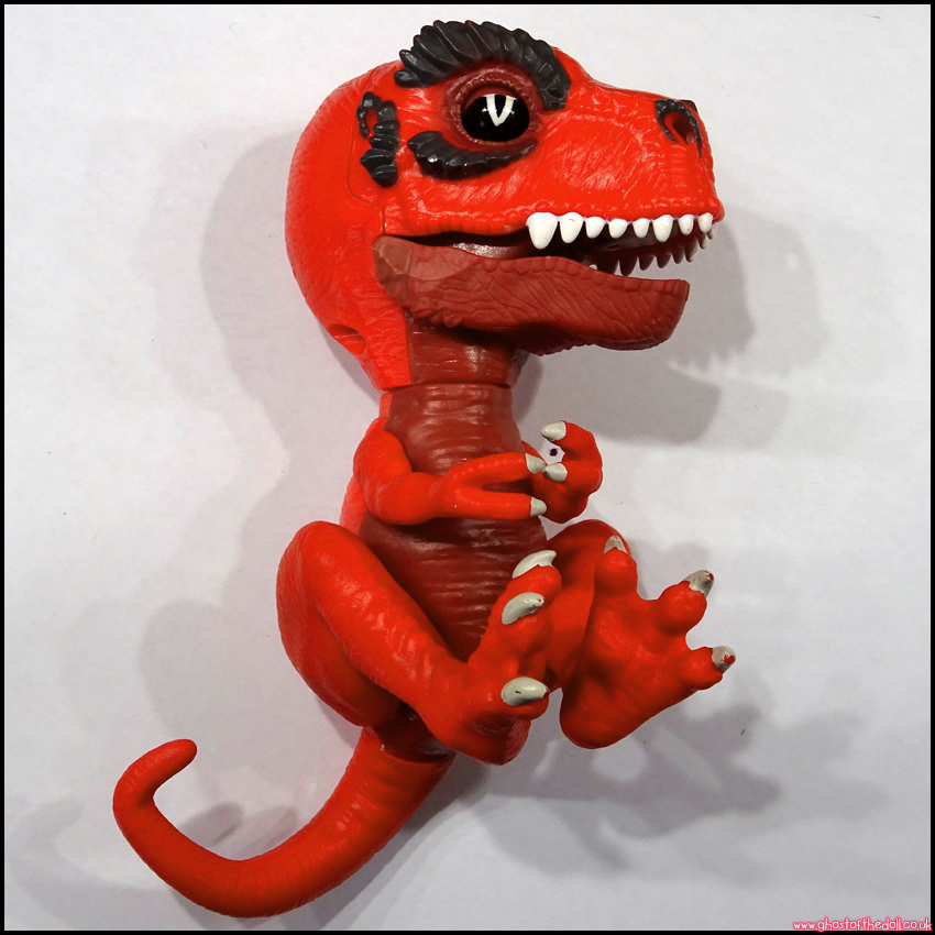 Fingerlings UNTAMED T-Rex BREAKOUT Interactive Red Dinosaur Figure (WowWee 2017)